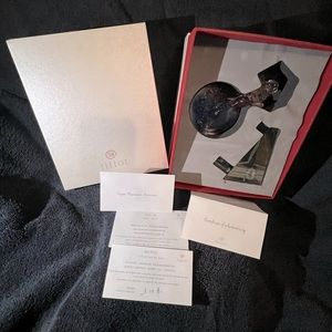 Tittot Love Expressed Through Music Sculpture